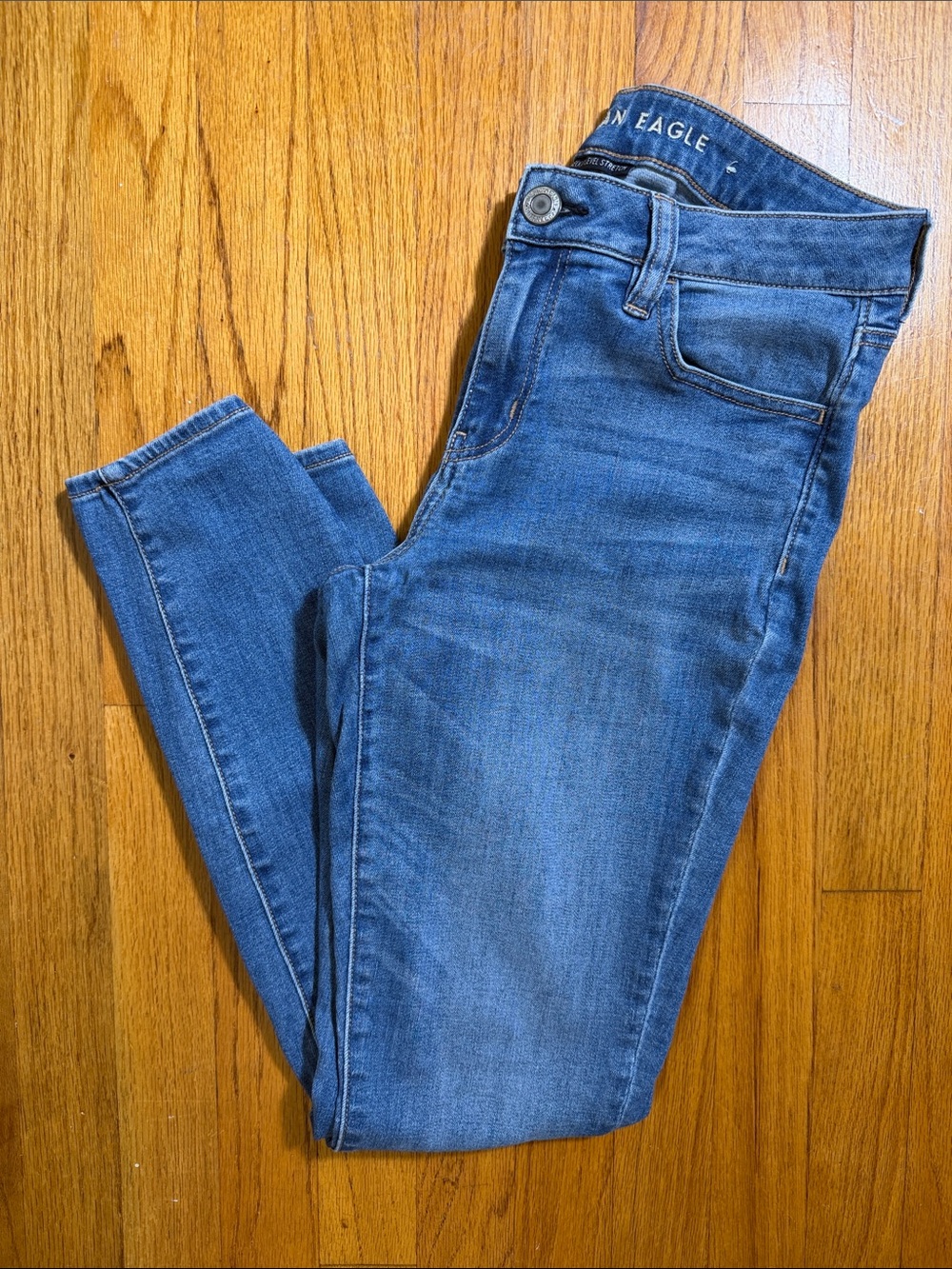 American Eagle Outfitters Women's Skinny Jeans in Mid Blue Wash